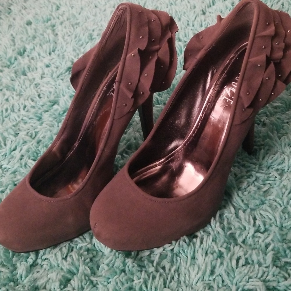 Suede Ruffle Heel Pumps - Picture 2 of 5